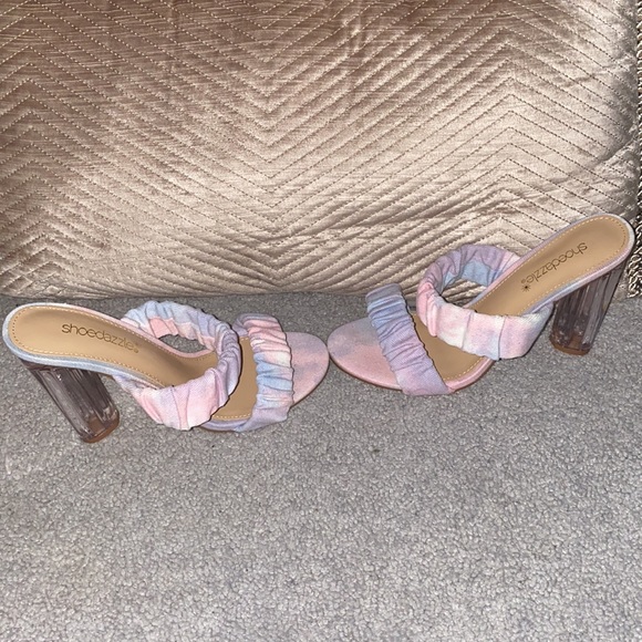 Cute high heels. Size 7. Clear heel - Picture 4 of 5